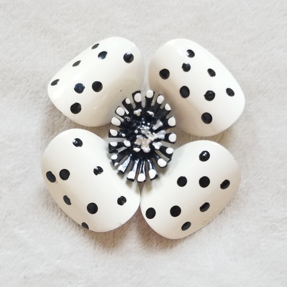 🌻SOLD🌻Vintage Flower Enamel Brooch - Picture 2 of 6